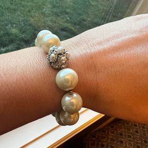 Large faux pearl stretch bracelet with ball of pearls charm-like detail
